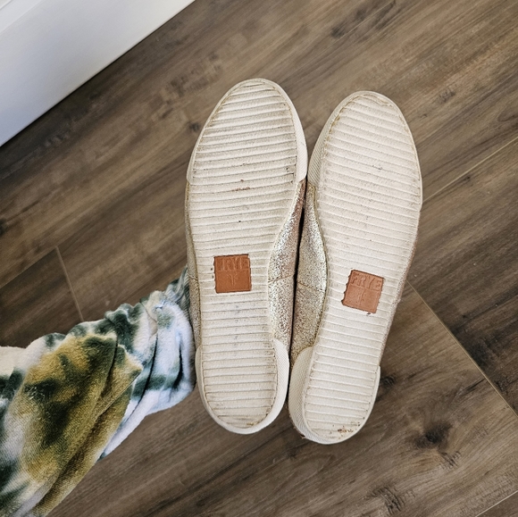 FRYE Flats - Picture 2 of 6